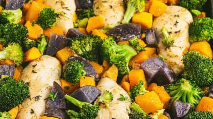 30 Easy One-Pan Recipes (that make cleanup easy)